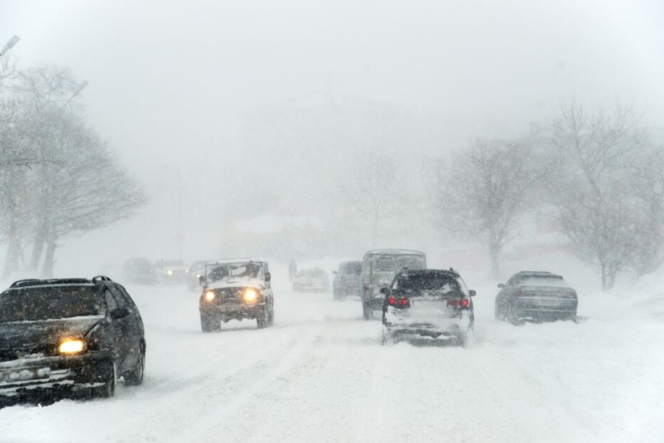 Vor allem in den Alpen müssen sich Autofahrer man sich auf viel Neuschnee einrichten.