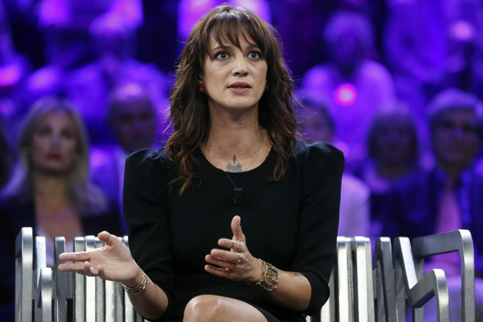 Asia Argento hatte doch Sex mit einem Jungschauspieler.