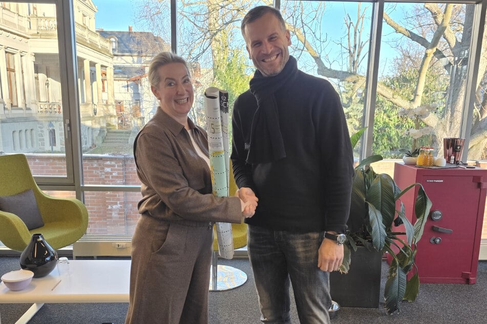 Er ist der neue Chef beim DHfK-Fasching: Nach 30 Jahren unter der Führung von Ines Klein (l.) übernahm Thomas Heimann im vergangenen Jahr die traditionsreiche Veranstaltung.