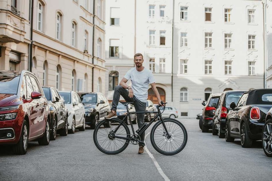 Joko Winterscheidt (40) ist Gesellschafter im E-Bike Startup "Sushi Bikes".