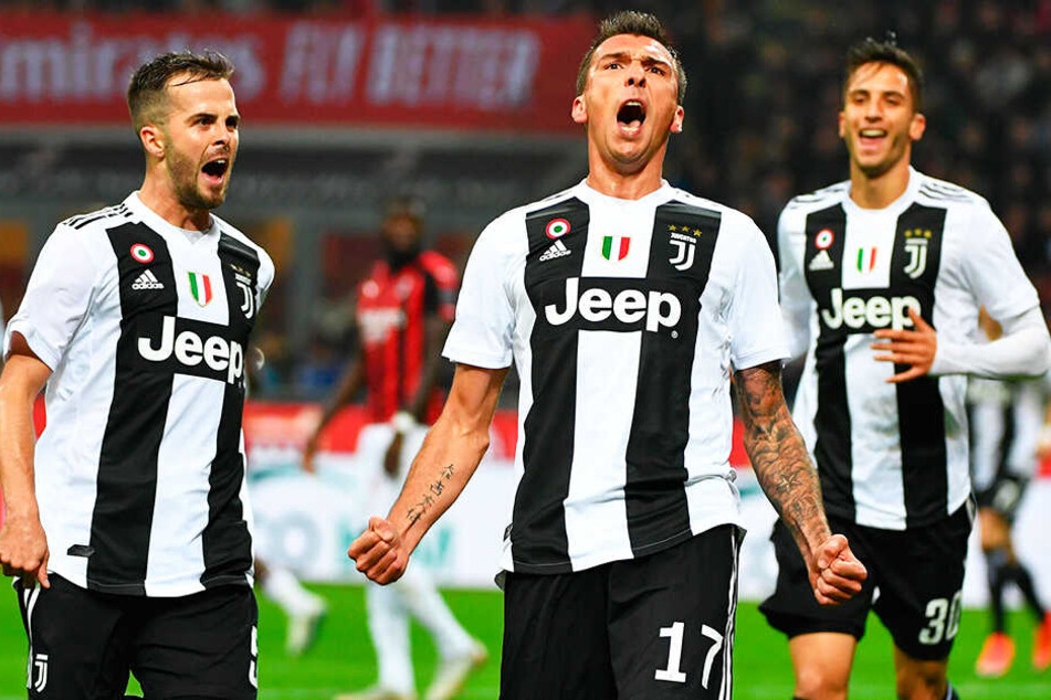 Das letzte Aufeinandertreffen gewann Juventus Turin mit 2:0. Auch der Ex-Münchner Mario Mandzukic (M.) erzielte ein Tor.