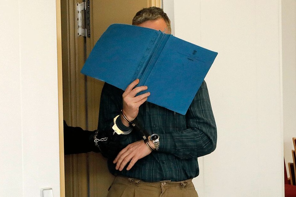 Der Angeklagte Ronny P. (46) soll die Kinder einer Bekannten mehrfach sexuell missbraucht haben.
