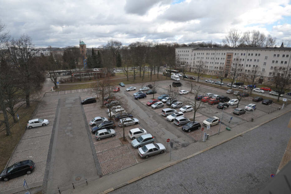 Der Parkplatz am Tietz wird ab Montag gesperrt.