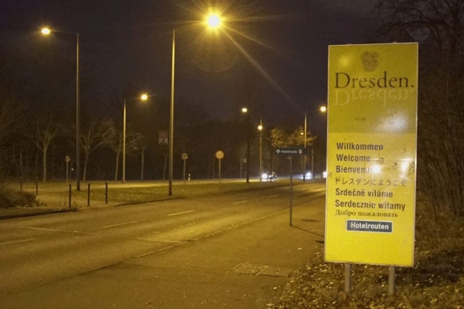 So sieht das Originalschild aus. Auf der Radeburger Straße wurde nicht geklebt.