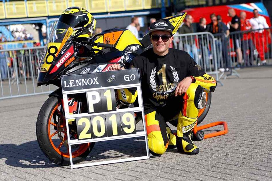 Lennox Lehmann (13) freut sich über Platz 1 beim ADAC Junior Cup.