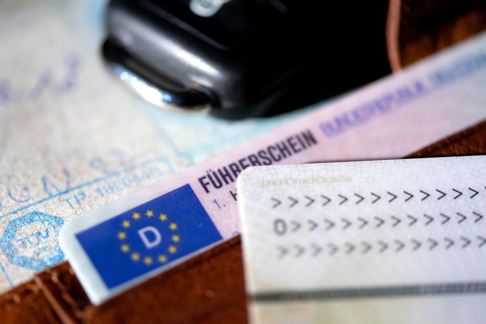Der Führerschein kostet inzwischen mehrere Tausend Euro. Der CDU-Nachwuchs macht nun einen Vorschlag zur Finanzierung.