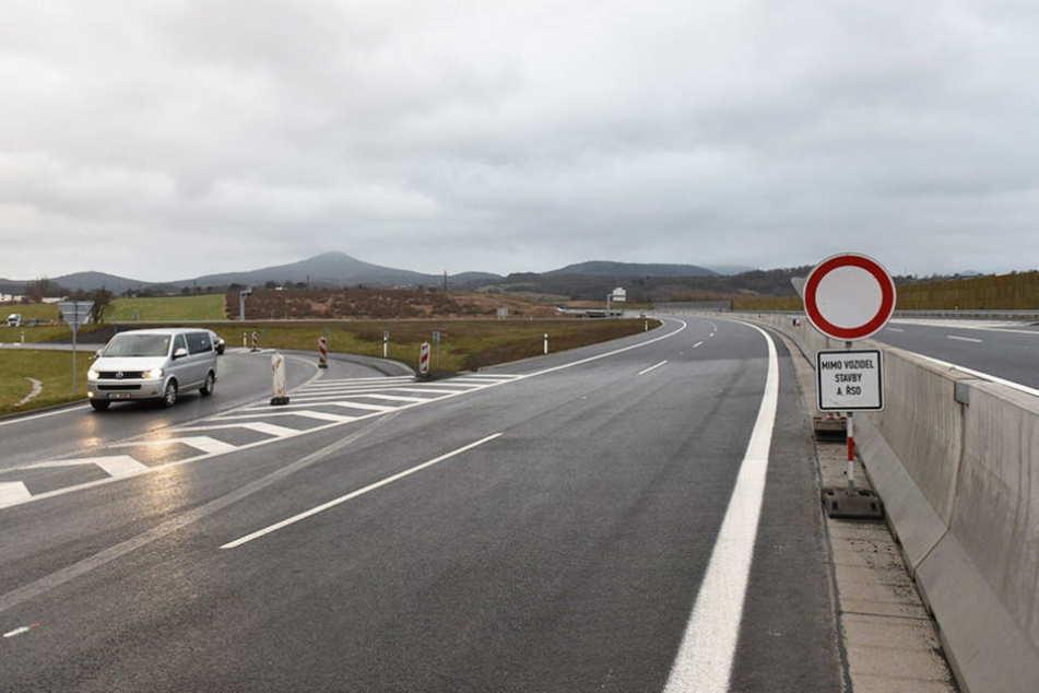 Ab Samstag geht es in anderthalb Stunden über die Autobahn A17/D8 von Dresden
nach Prag.