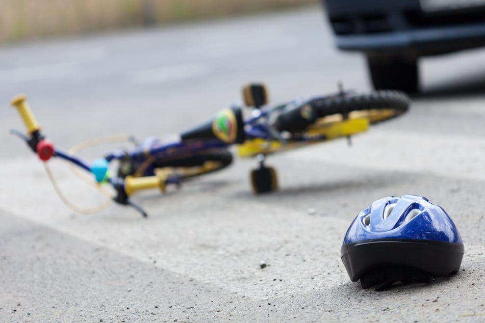 Bei einem Unfall mit einem Polizeiauto ist ein 5-jähriges Kind verletzt und in ein Krankenhaus gebracht worden. (Symbolbild)