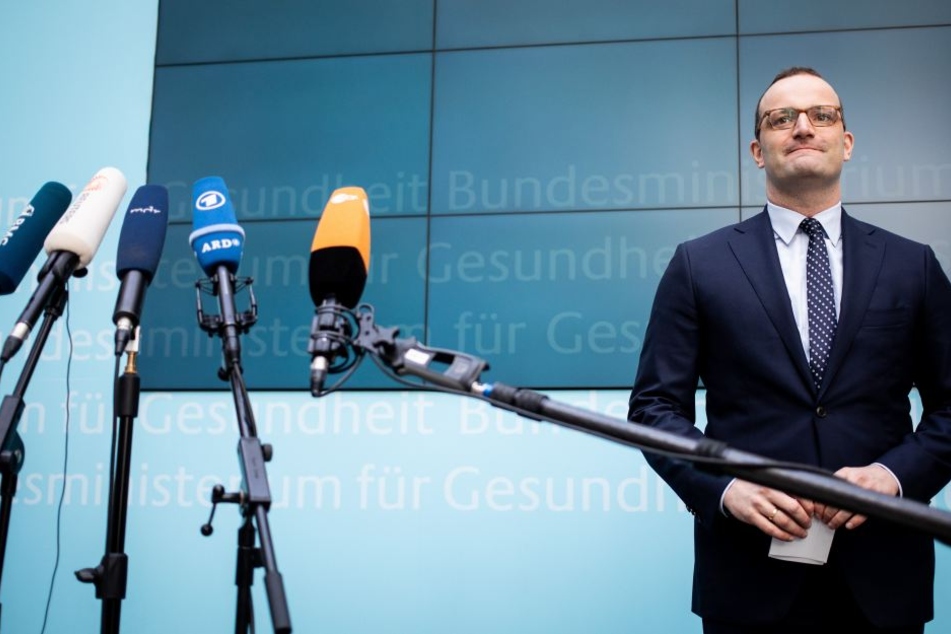 Jens Spahn lieferte sich bei Illner einen Disput mit Grünen-Chef Robert Habeck und will notfalls die Klos putzen.