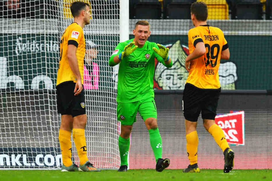 Klare Ansprache: Kevin Broll (M.) redet auf Florian Ballas (l.) und Kevin Ehlers ein.
