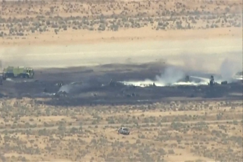 Fiery B-52 bomber crash in California leaves eight people dead