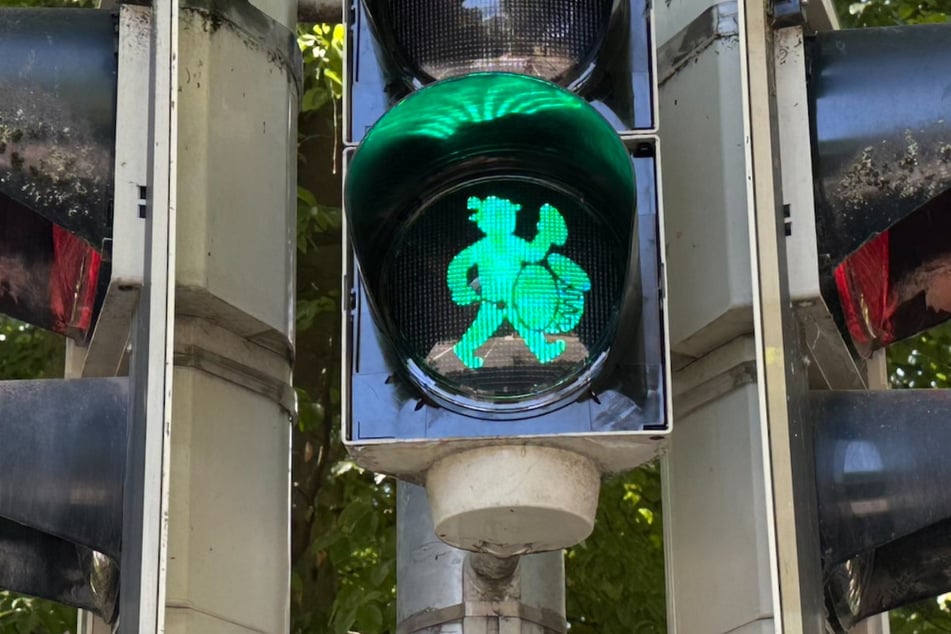 Wiesntrommler statt Ampelmännchen: In Rosenheim leuchten einige Kreuzungen in einem etwas anderen Licht.