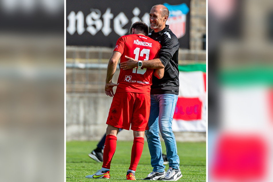 Erleichterung pur: FSV-Coach Joe Enochs (50, r.) nimmt Mike Könnecke (33) in den Arm.