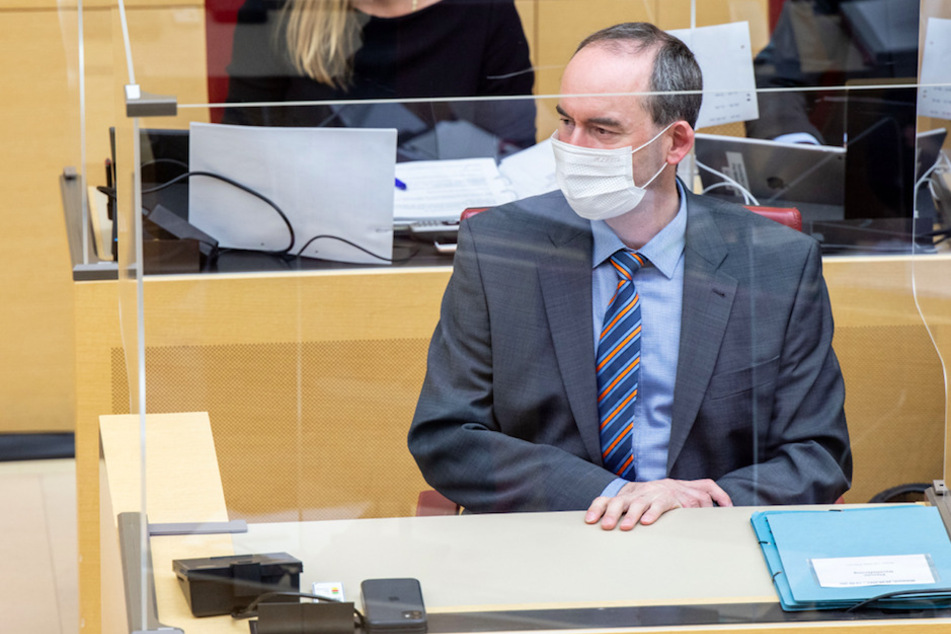 Hubert Aiwanger (50, Freie Wähler) hat die Zahlen für seinen Tweet nach eigenen Angaben von einer anderen Person übernommen.
