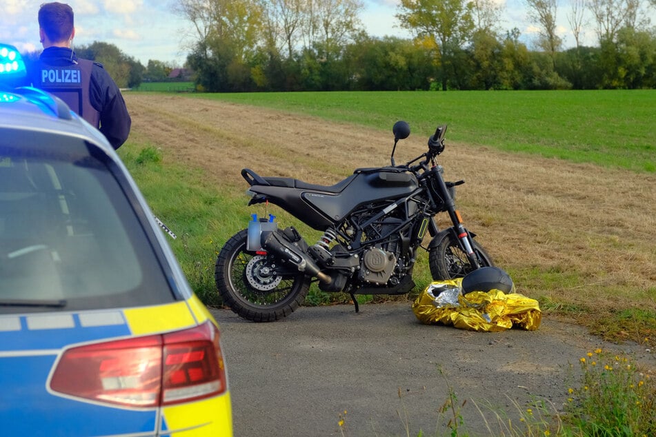 Auf der Seifertshainer Straße kam am Dienstagnachmittag ein Motorradfahrer von der Straße ab.