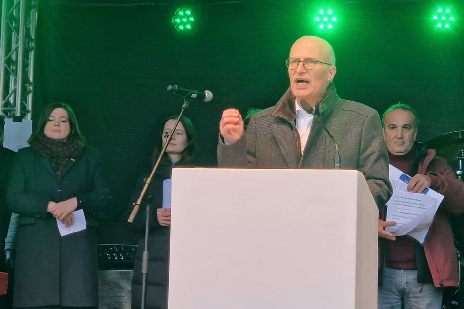 Auch Hamburgs Erster Bürgermeister Peter Tschentscher (57, SPD) sprach am Freitag auf der Bühne am Jungfernstieg