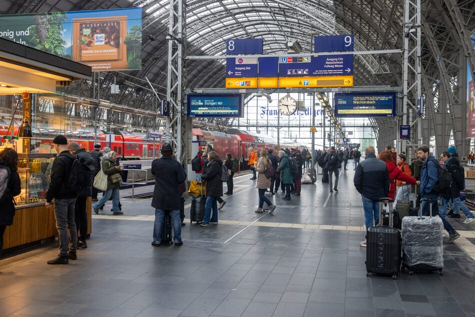 Der Frankfurter Hauptbahnhof wird von einigen Verbindungen aufgrund der Bauarbeiten von Mai bis Juni nicht angefahren.