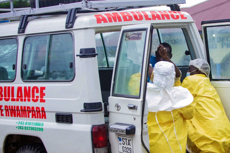 Potential Ebola treatments begin trials as deadly outbreak continues
