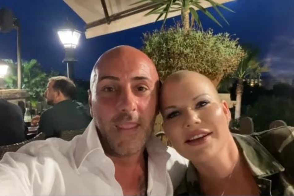 Zwei Glatzköpfe unter sich: Die "Promi Big Brother"-Freunde Paco Steinbeck (46) und Melanie Müller (33) trafen sich auf Mallorca wieder.