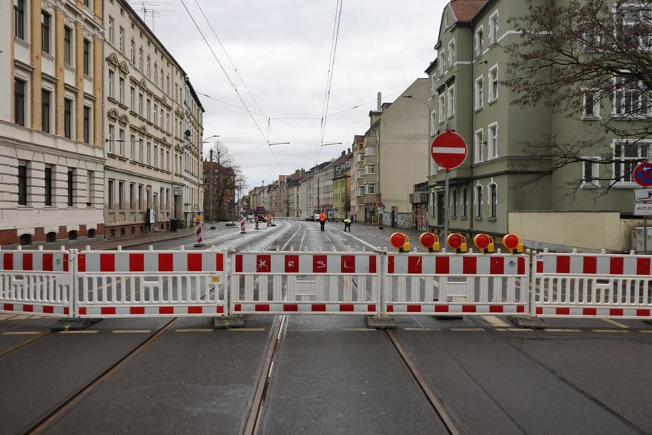 Die Georg-Schumann-Straße ist in den kommenden rund sechs Wochen teilweise voll gesperrt.
