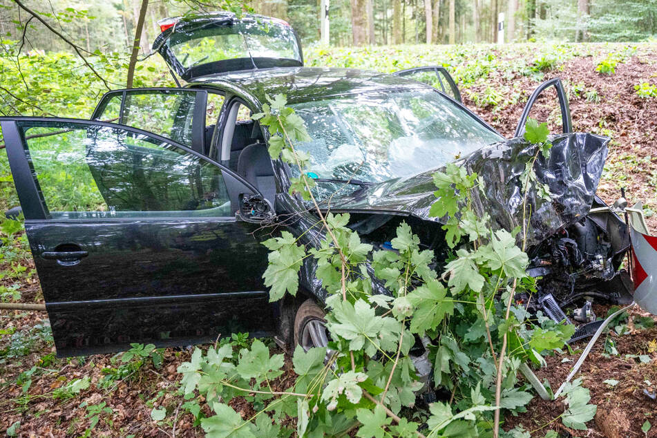 Bei einem Unfall in Oberbayern ist ein 29 Jahre alter Mann dermaßen schwer verletzt worden, dass er im Krankenhaus verstarb.