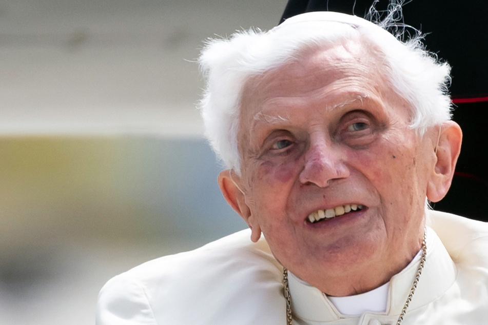 Sorge um ehemaligen Papst: Lebenswichtige Funktionen lassen bei Benedikt XVI. nach