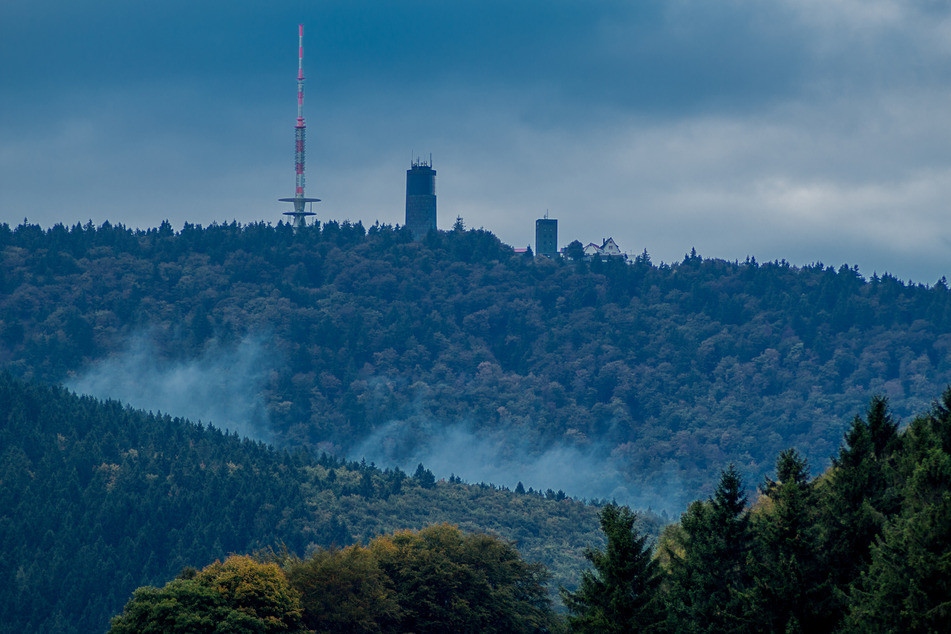 In Thüringen wie hier rund um den Großen Inselsberg ist die Waldbrandgefahr am Montag deutlich gesunken. (Archivbild)