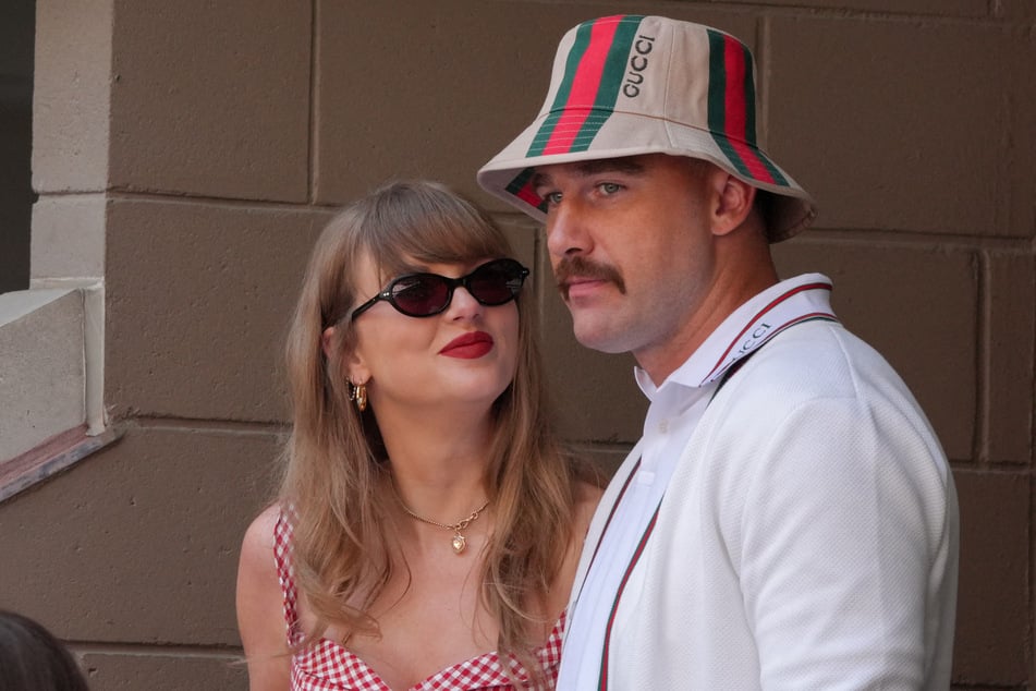 Taylor Swift (l.) and Travis Kelce first began dating in 2023.