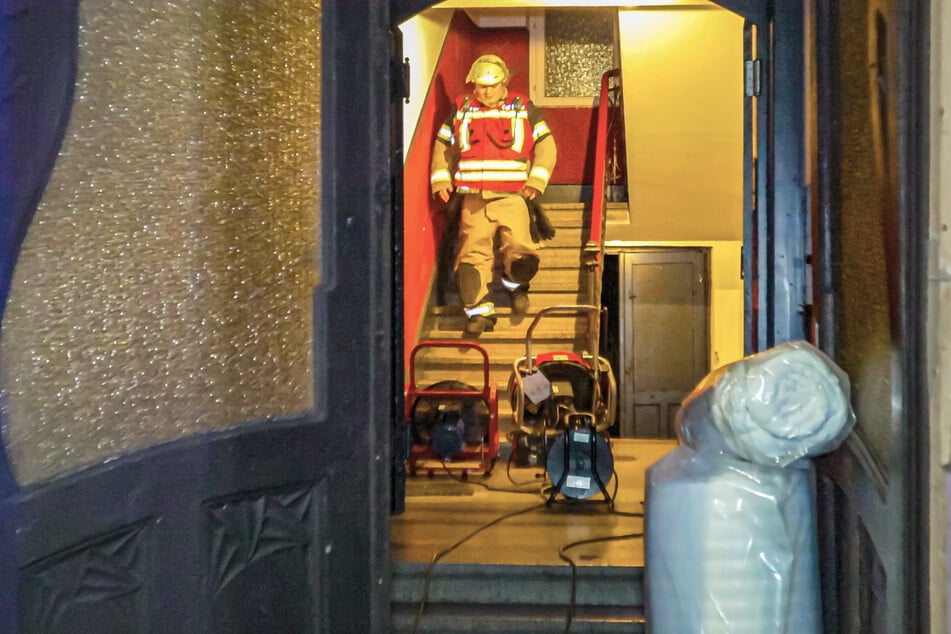 Das Treppenhaus wurde ausreichend belüftet. Danach konnten die Bewohner in ihre Wohnungen zurück.