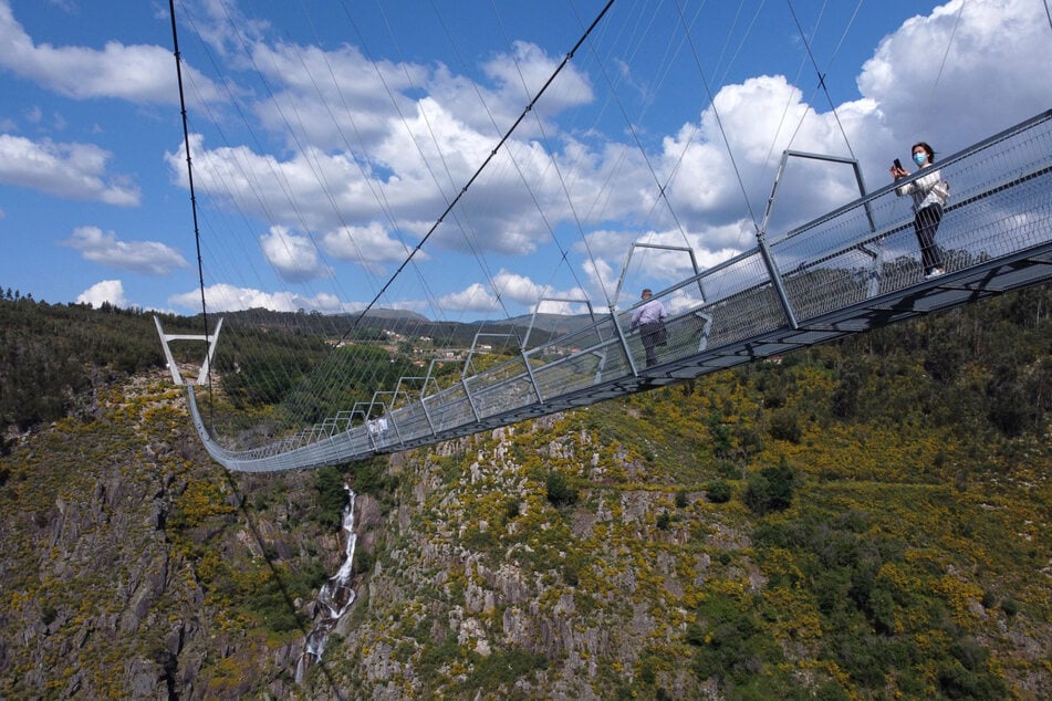 Die Arouca in Portugal ist bisher mit 516 Meter Länge die längste Fußgänger-Hängebrücke der Welt. Dieser Rekord soll mit der neuen, 665 Meter langen Brücke in Willingen geknackt werden.