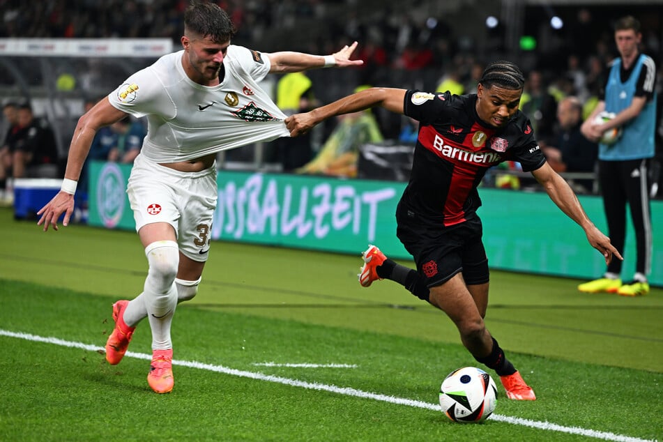 Amine Adli (25, r.) wurde mit Bayer Leverkusen Deutscher Meister.