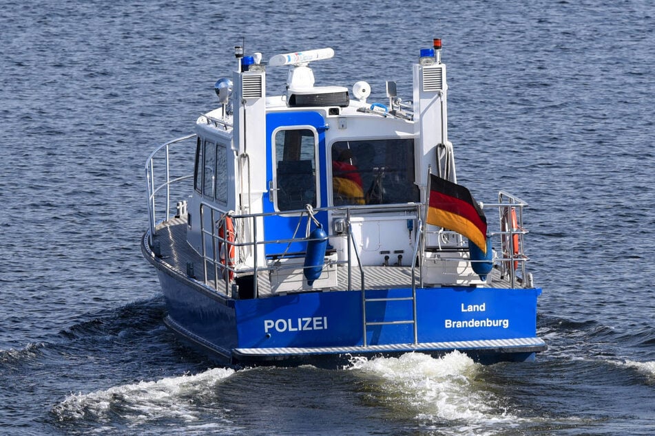 Die Wasserschutzpolizei hat den See mit einem Boot abgesucht. (Symbolfoto)