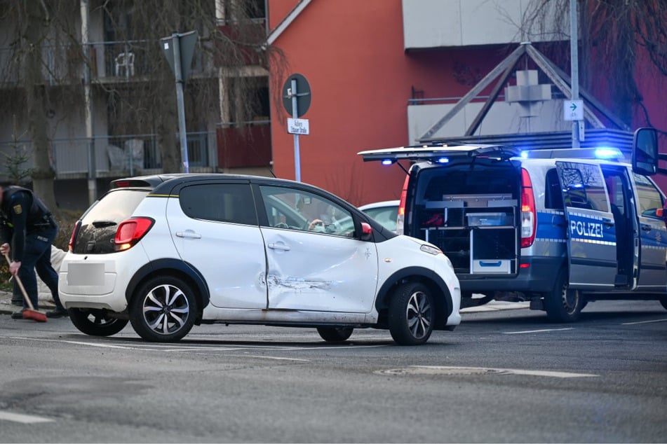 Bei dem Unfall wurden beide Fahrzeuge beschädigt.