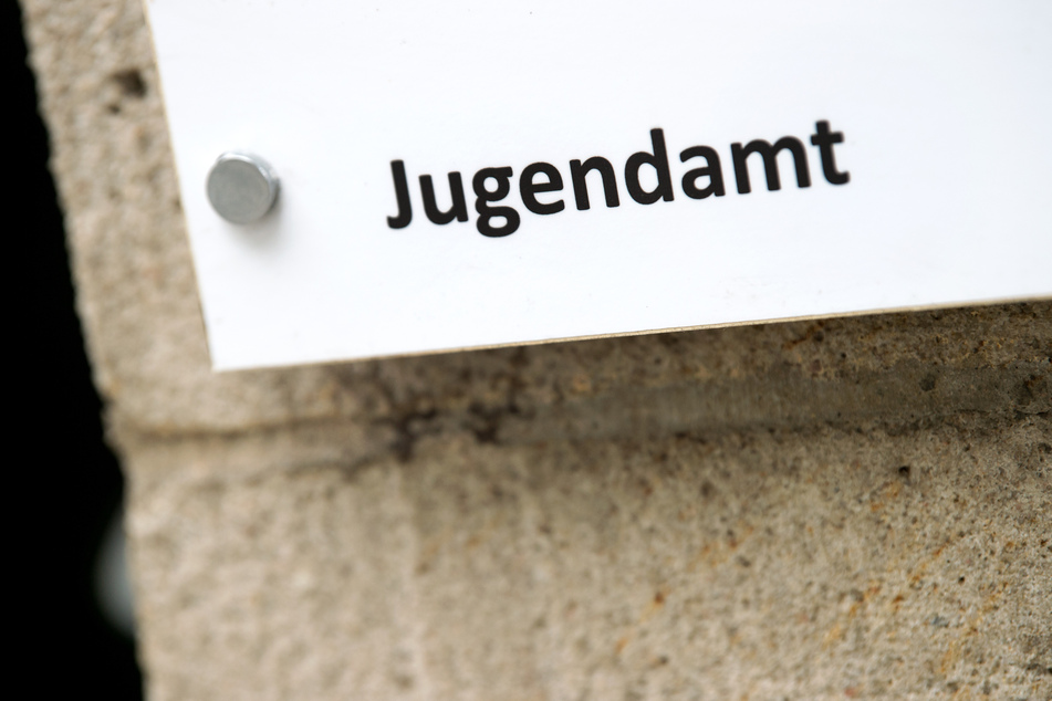 Nach dem gewaltsamen Tod eines Jungen in Mönchengladbach besteht derzeit kein Anfangsverdacht gegen das Jugendamt (Archivbild).