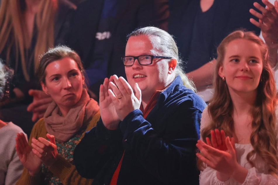 Sein Vater Angelo (43, M) hatte ihm noch von einer Teilnahme abgeraten, war in letzten Shows sogar zu Gast.