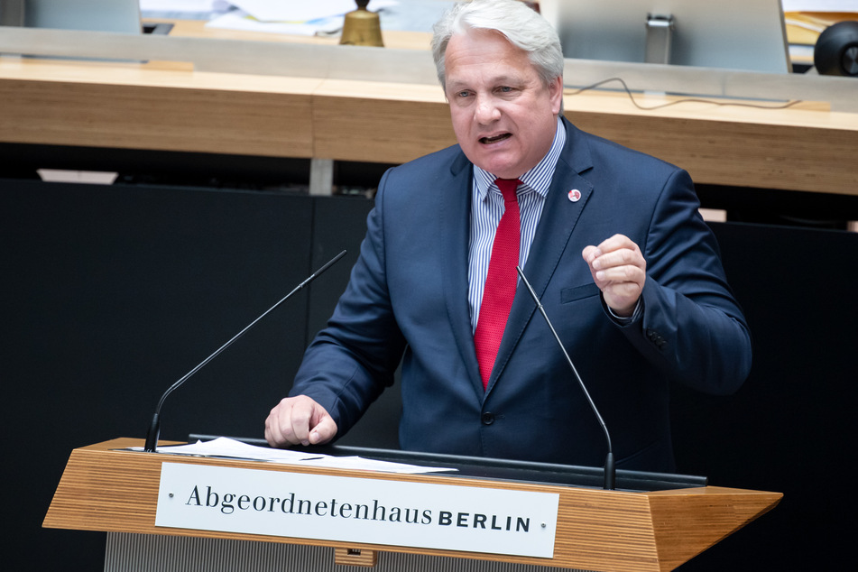 SPD-Politiker Thomas Isenberg ärgert sich über die "Partyexzesse" in Neukölln.