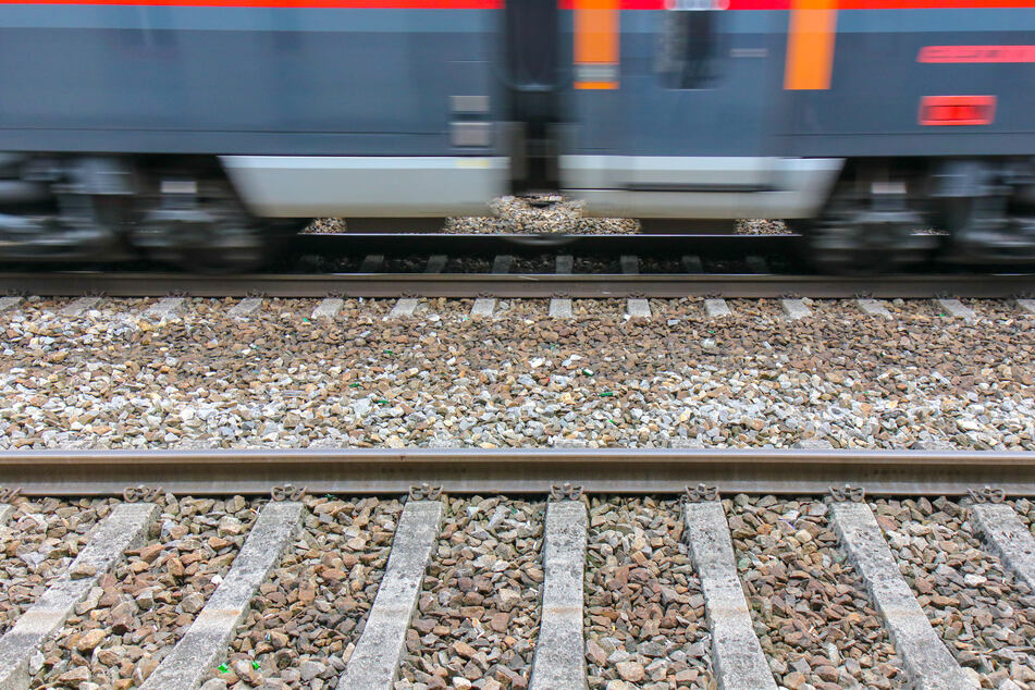 Der IC2021 war auf dem Weg nach Frankfurt am Main und wurde in Köln am Gleis 5 umgehend gestoppt. (Symbolfoto)