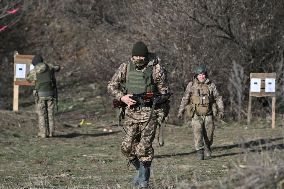 Die Ukraine verteidigt sich mit westlicher Hilfe seit mehr als 21 Monaten gegen den russischen Angriffskrieg. (Archivbild)