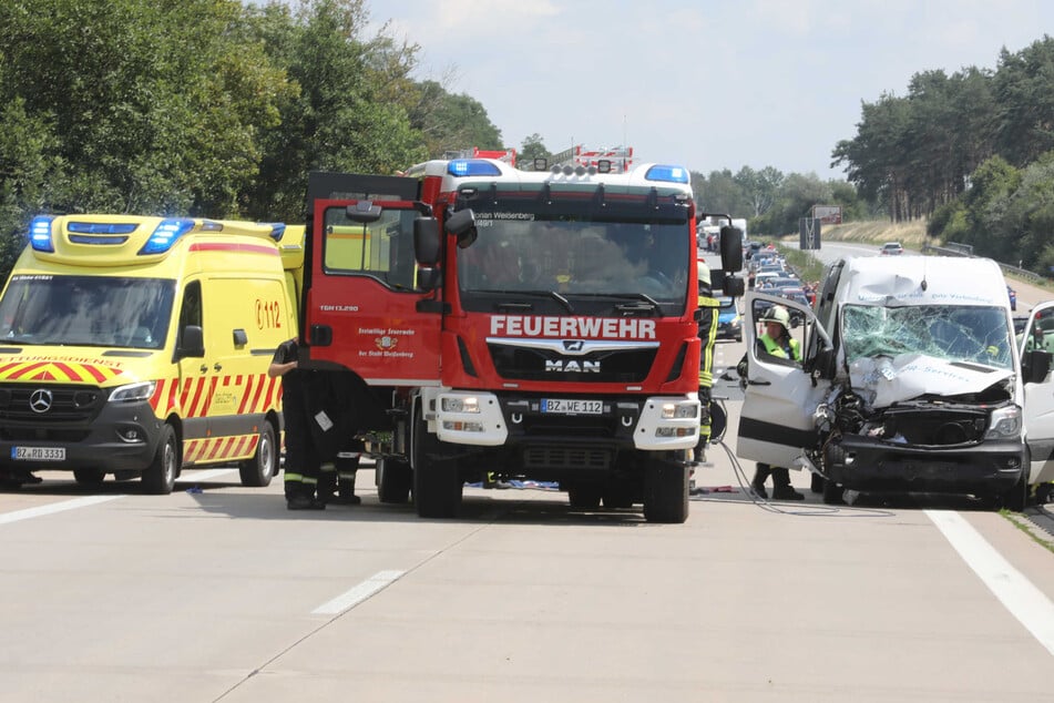 Unfall A4: A4 nach schwerem Unfall Richtung Dresden komplett dicht