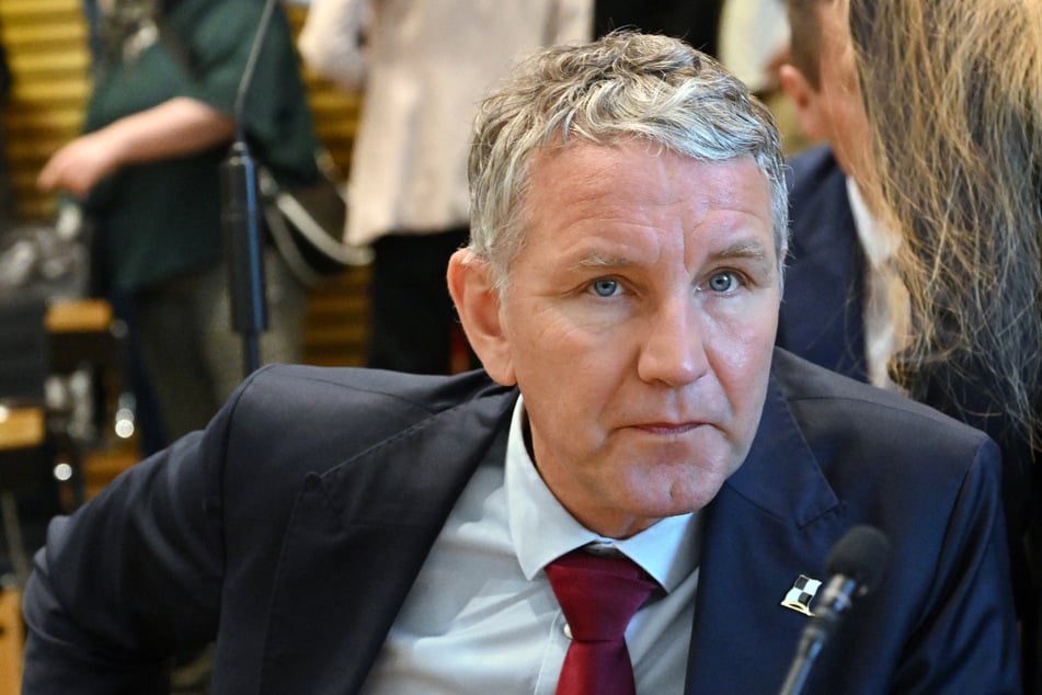 Die Thüringer AfD mit ihrem Fraktionschef Björn Höcke (54) liegt in Umfragen deutlich vor den anderen Parteien.