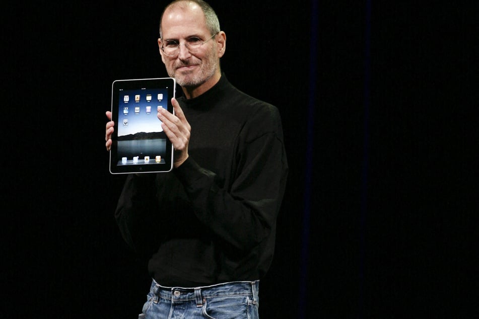 Steve Jobs (†56) stellte kurz vor seinem Zahnarztbesuch auf Hawaii das erste iPad 2010 persönlich vor der Weltöffentlichkeit vor.