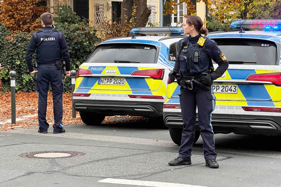 Er bedrohte seine Lebensgefährtin mit einem Messer! Polizist erschießt Mann in Wohnung