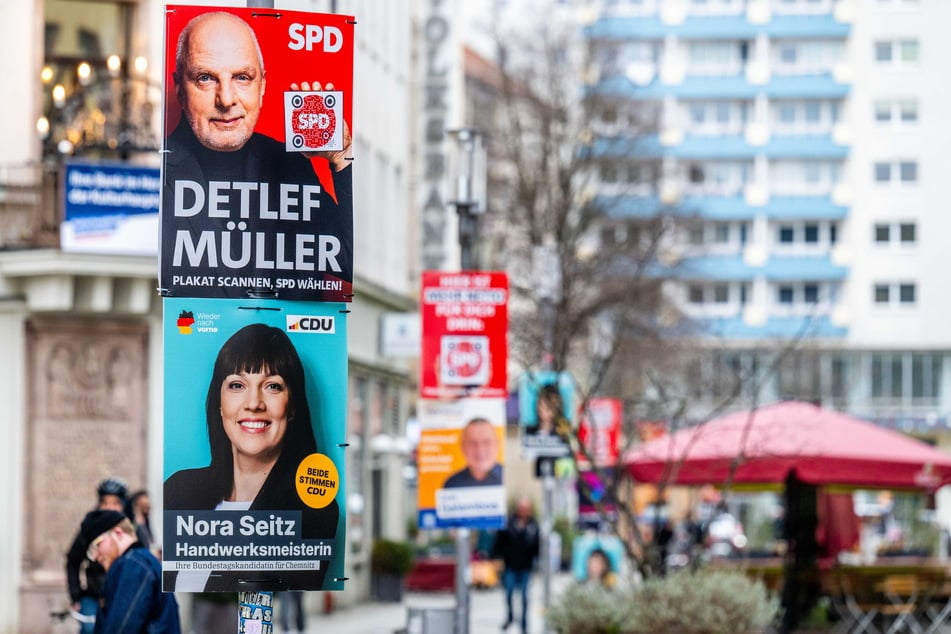 Plakate pflastern derzeit das Stadtgebiet: Die Parteien buhlen mit ihren Spitzenkandidaten um die Stimmen der Chemnitzer Wähler.