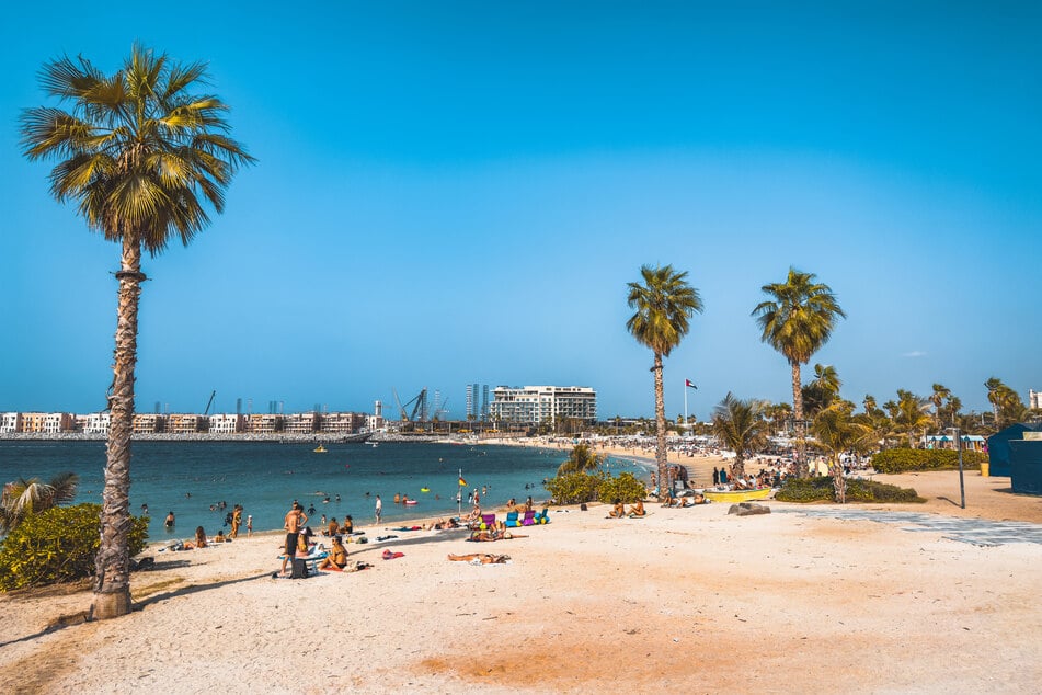 Die Touristengruppe sah, wie das Meer Überreste eines menschlichen Beins an den Strand spülte. (Symbolbild)