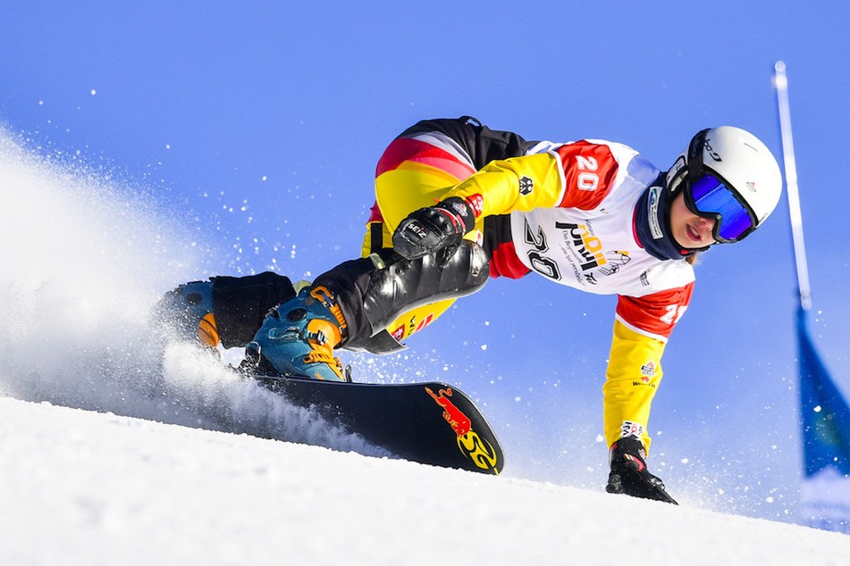 Melanie Hochreiter aus Deutschland in Aktion. Profi-Snowboarder sollen beim Weltcup nun in Berchtesgaden starten. (Archivbild)