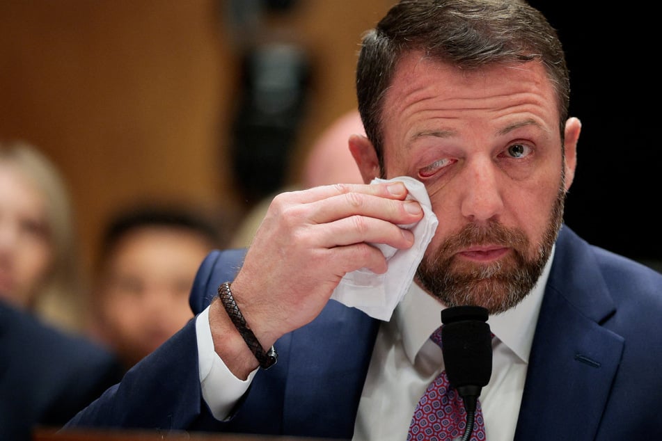 Markwayne Mullin close to taking over DHS after Democrat helps him survive crucial Senate vote