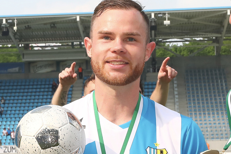 Der Held des Tages Tobias Müller mit dem Pokal 2019. Schreibt er 2020 erneut Geschichte?