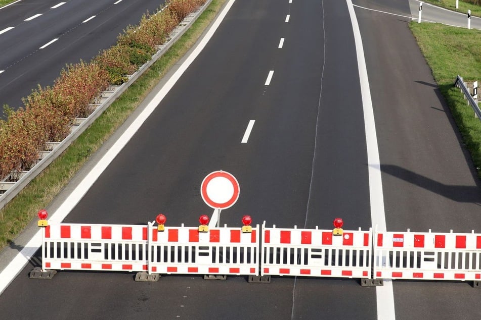Autofahrer brauchen am Wochenende starke Nerven: Gleich zwei wichtige Autobahnen in NRW sind wegen Bauarbeiten zeitweise dicht. (Symbolbild)