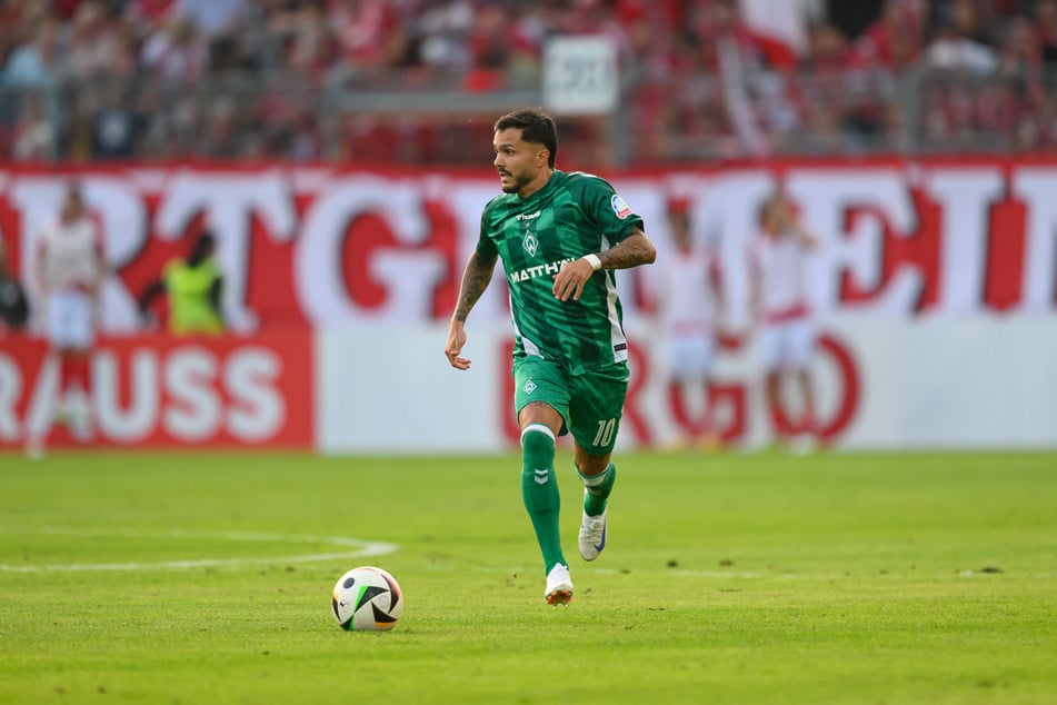 Mit Bremen lief Bittencourt 2024 im DFB-Pokal in Cottbus auf. Dieses Jahr ist er zum Zuschauen verdammt.