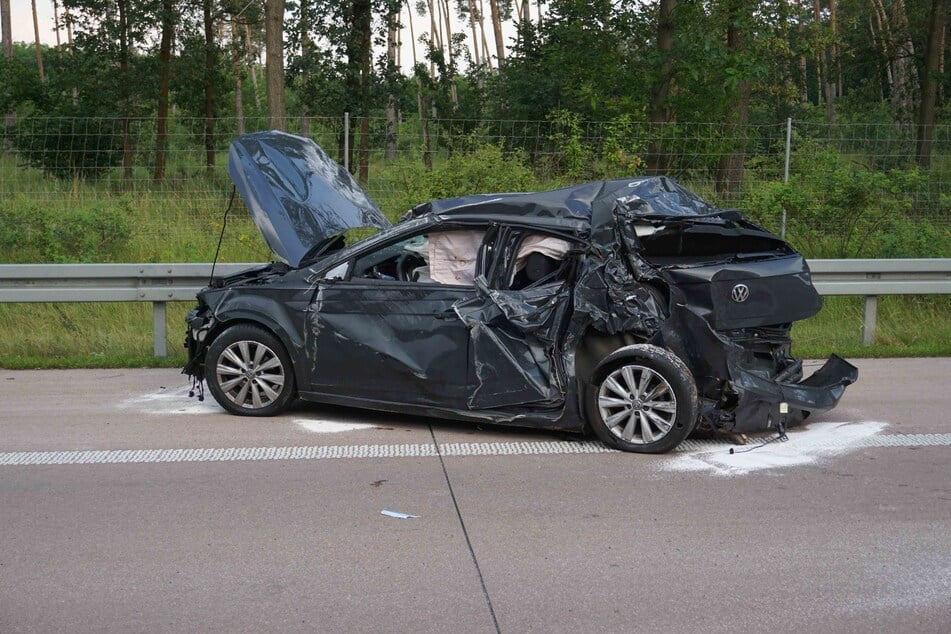 Auf der A9 in Sachsen-Anhalt kam es am Donnerstag zu einem schweren Unfall - ein VW-Fahrer wollte die Spur wechseln.